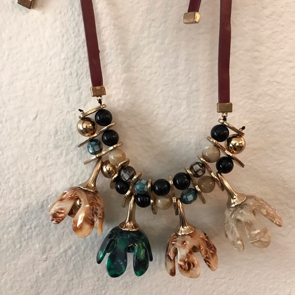 Zara Jewelry - Zara adjustable necklace with flowers